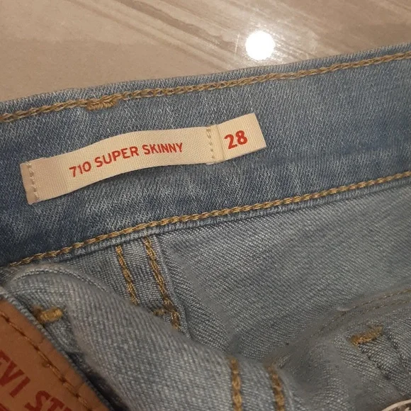 Levis - Picture 7 of 10